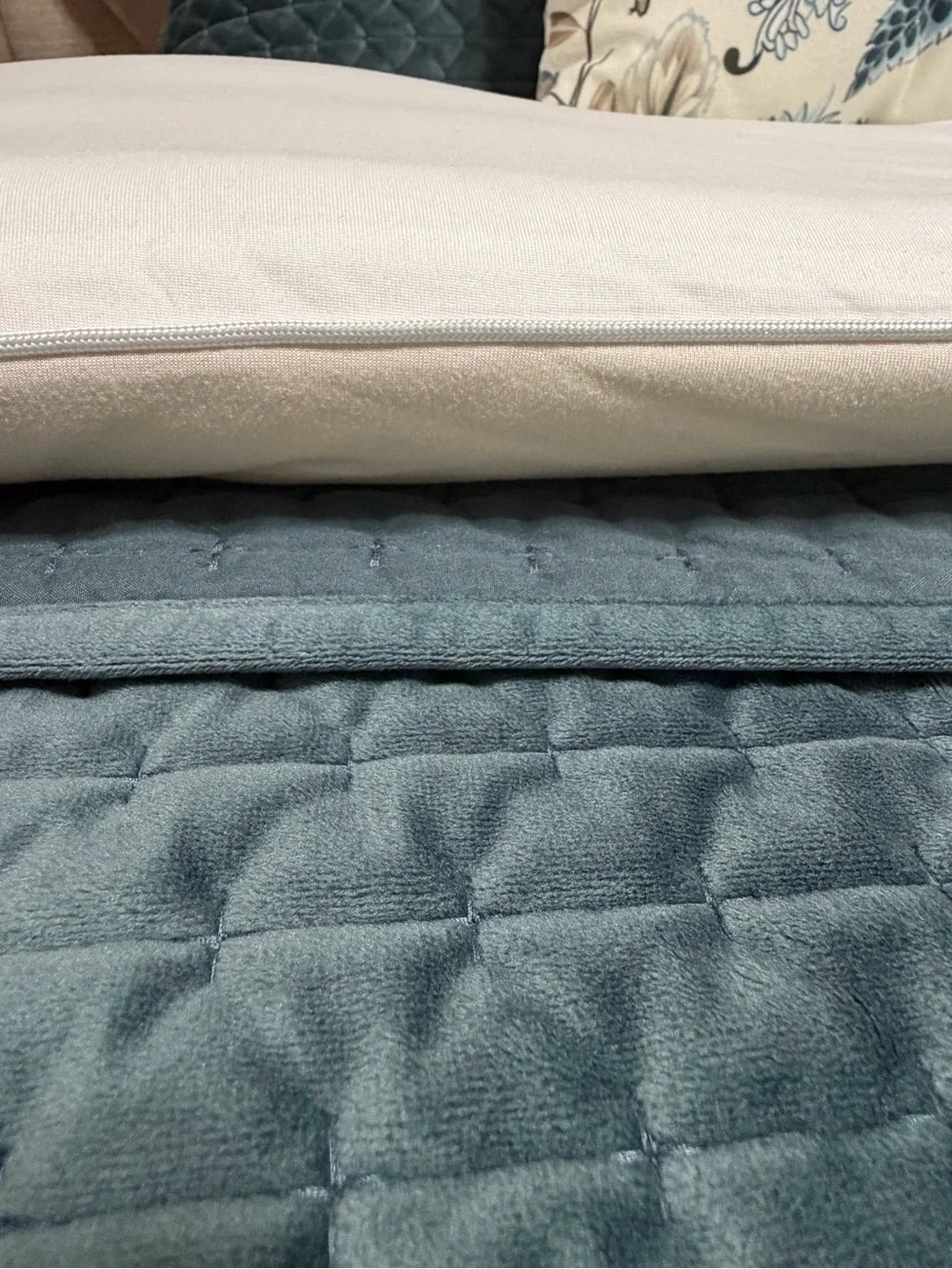 Mellow: Queen Plush Cream/Sand and White Comforter